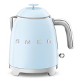 Smeg KLF05PBEU mini rychlovarná konvice, 0,8 l / 3 šálky, 1400 W, styl 50. let, pastelově modrá